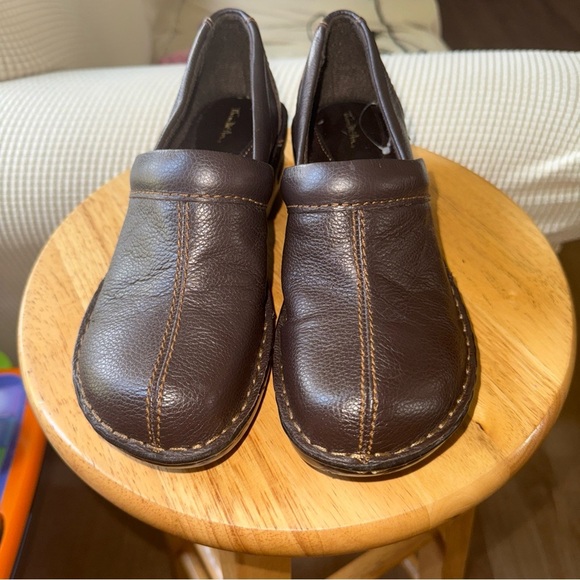 New Thom McAn Brown Leather Mules - Picture 4 of 6